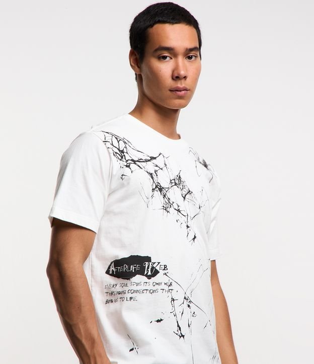 Camiseta Comfort em Algodão com Estampa de Aranha