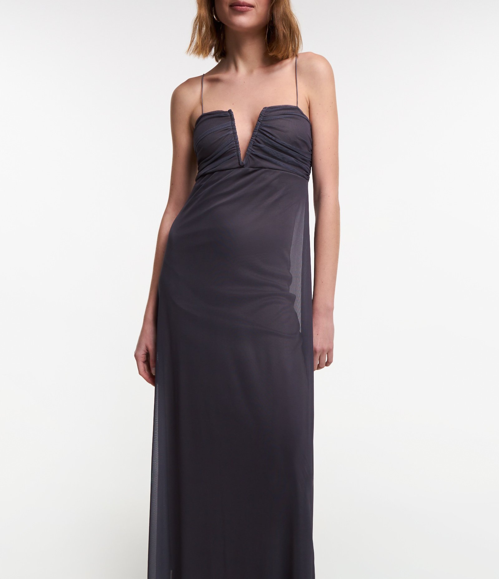 Vestido Longo em Tule com Drapeado e Detalhe no Decote Preto 4