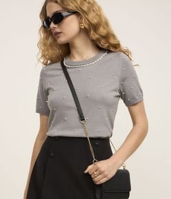 Blusa em Tricô com Aplicação de Pérolas e Strass