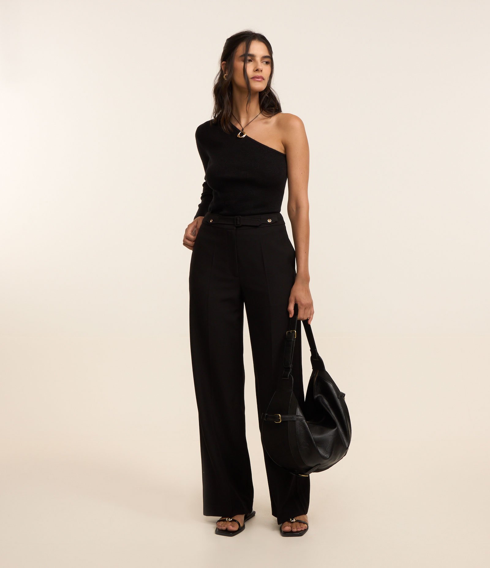 Blusa Ombro Só em Viscose com Manga Longa Preto 2