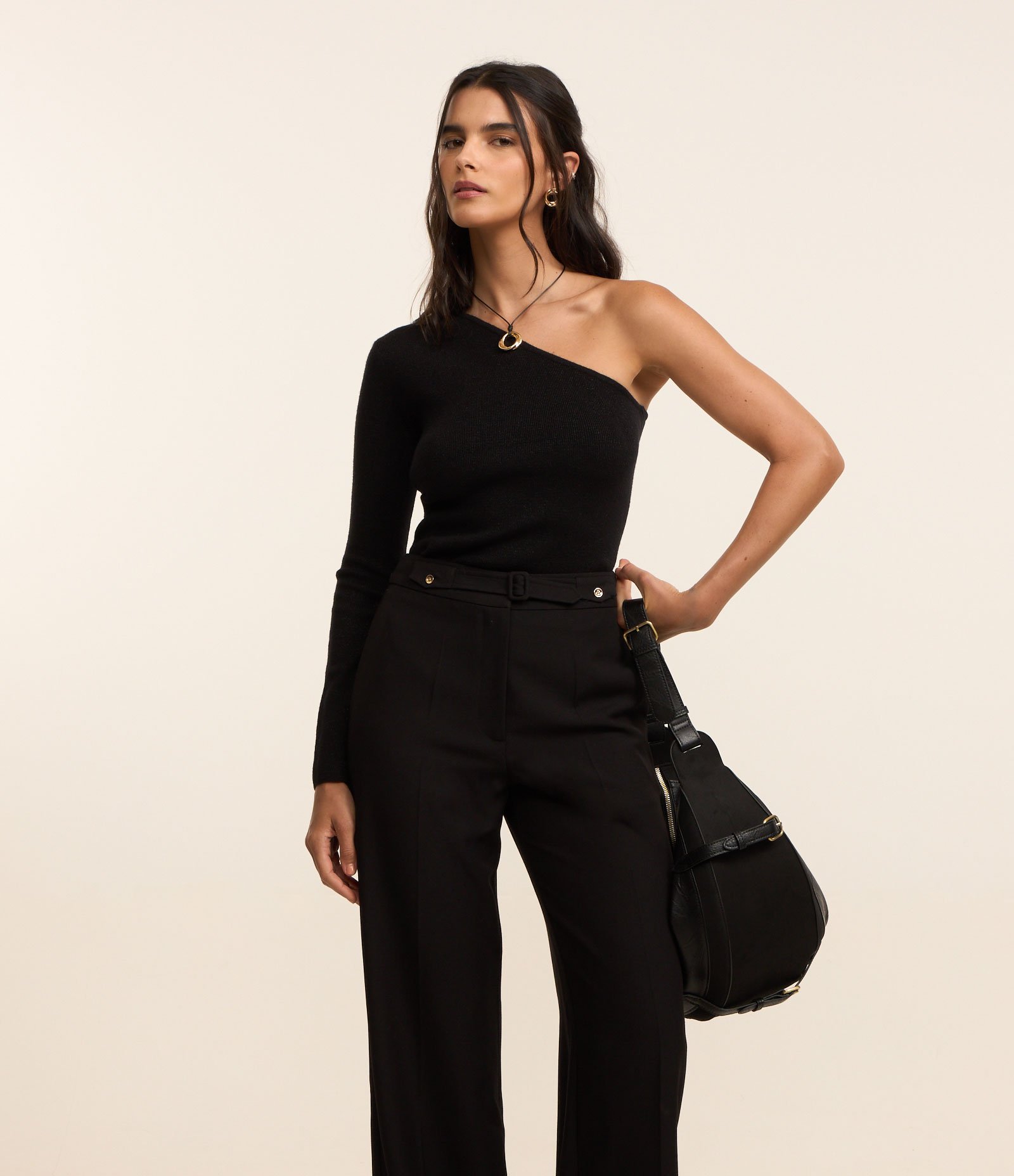 Blusa Ombro Só em Viscose com Manga Longa Preto 3