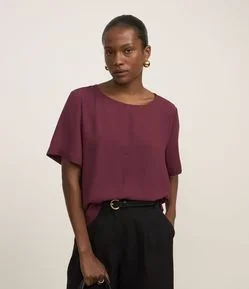 Blusa Básica em Crepe com Costura Frontal