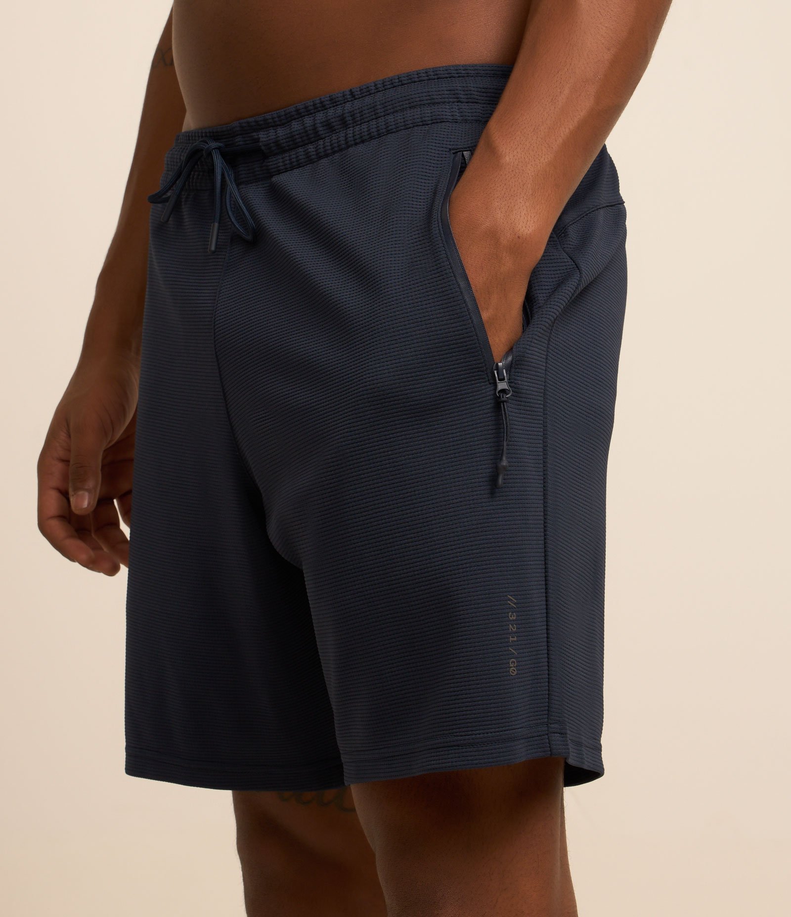 Bermuda Esportiva Texturizada com Cós Elástico e Zíper no Bolso Azul Marinho 4