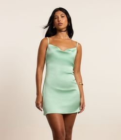 Vestido Curto em Cetim com Decote Degagê e Alça Fina