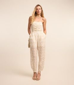 Macacão Tomara que Caia Texturizado com Renda