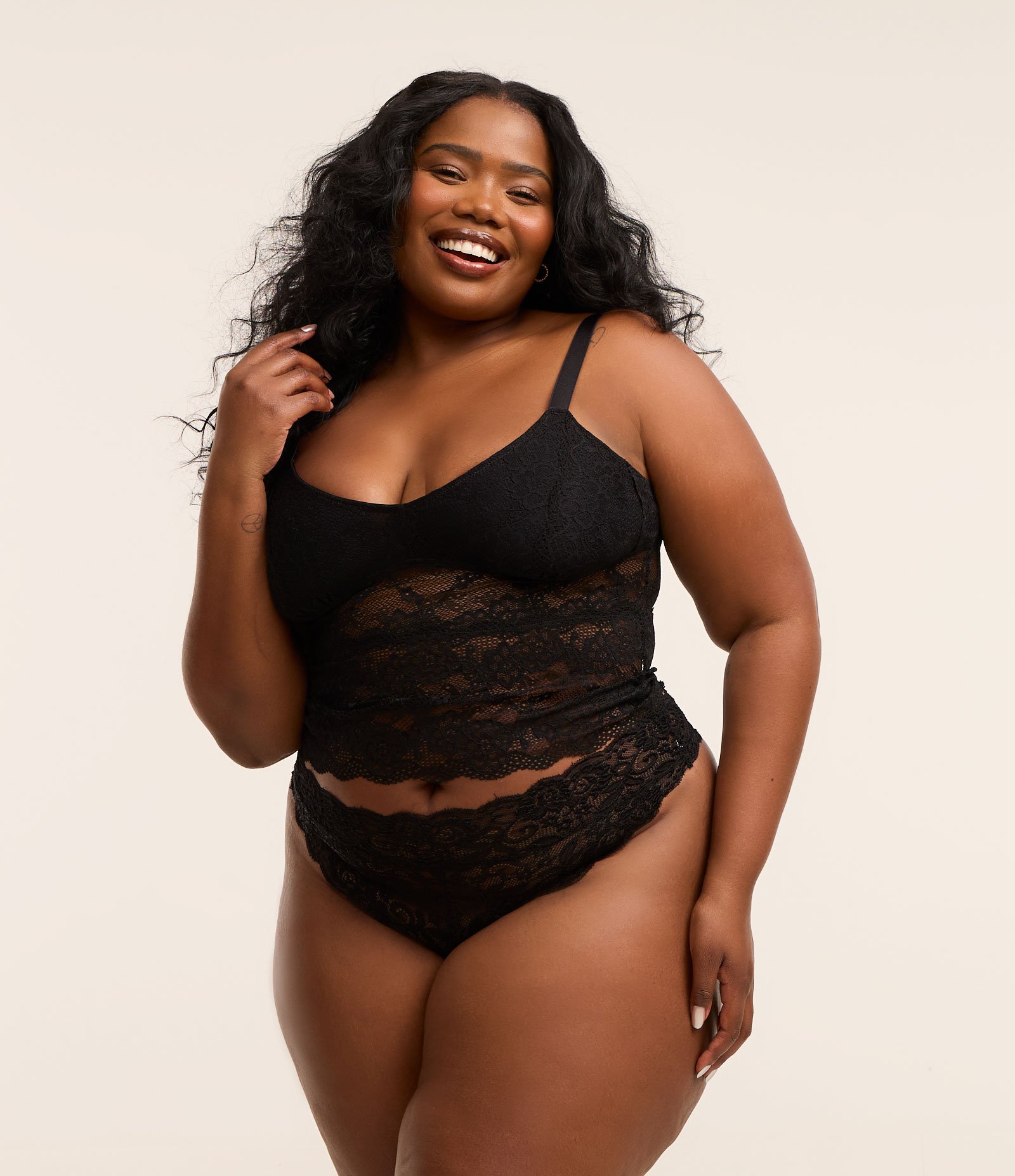Calcinha Biquíni Fio Duplo em Renda Curve & Plus Size Preto 1