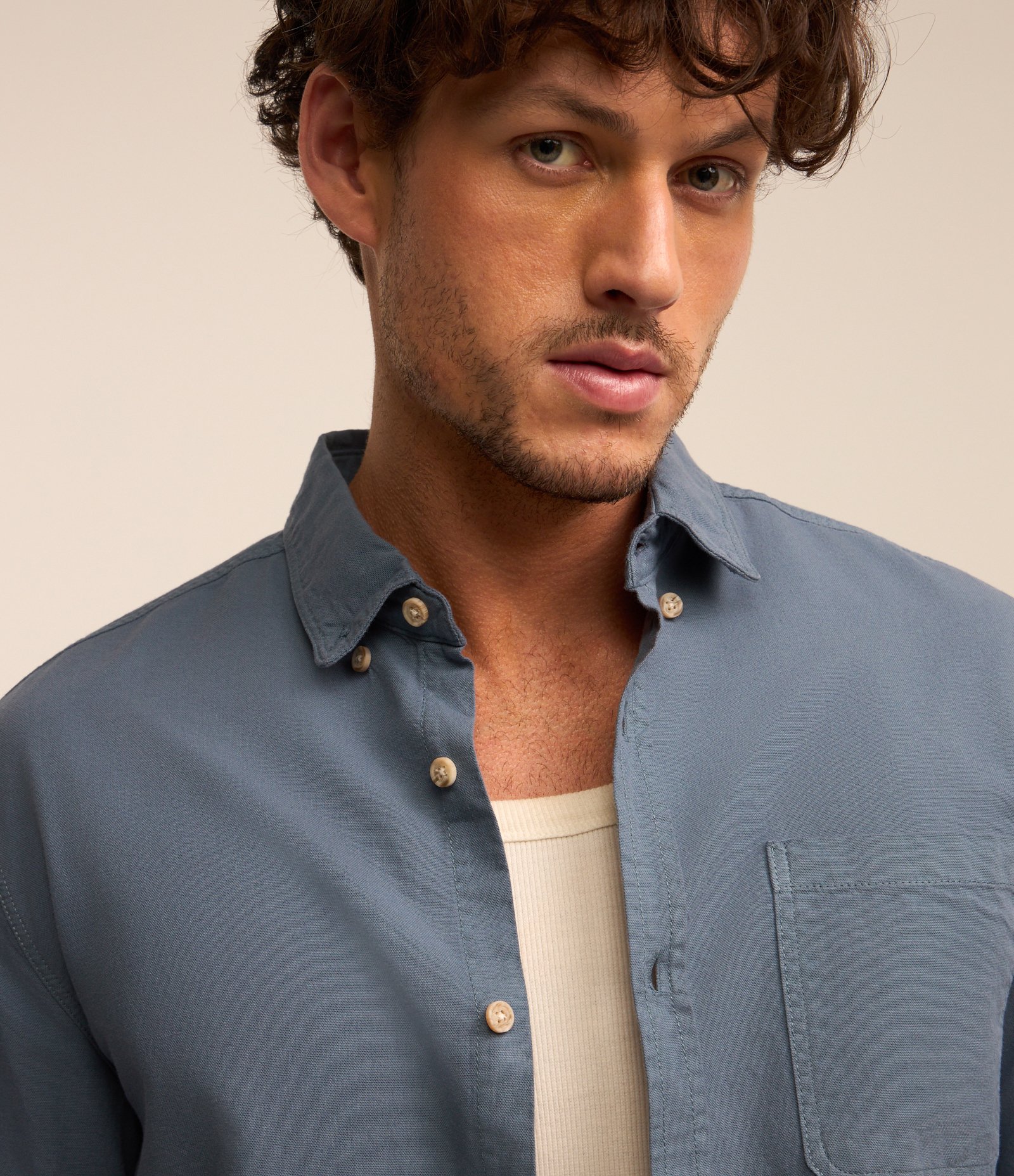 Camisa Regular em Oxford com Bolso Frontal Azul Acinzentado 3