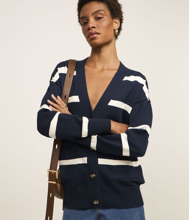 Cardigan em Tricô com Abotoamento Frontal e Estampa Listras