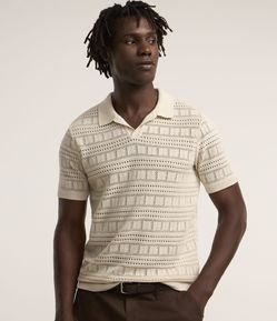 Camiseta Polo com Textura Patchwork e Gola em V