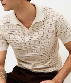 Camiseta Polo com Textura Patchwork e Gola em V