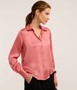 Camisa Acetinada com Caimento Leve e Manga Longa