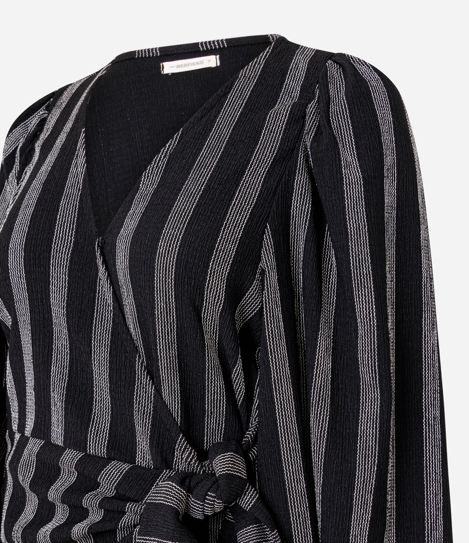 Vestido Midi com Manga Bufante Estampa Listrada e Amarração na Cintura Preto 6