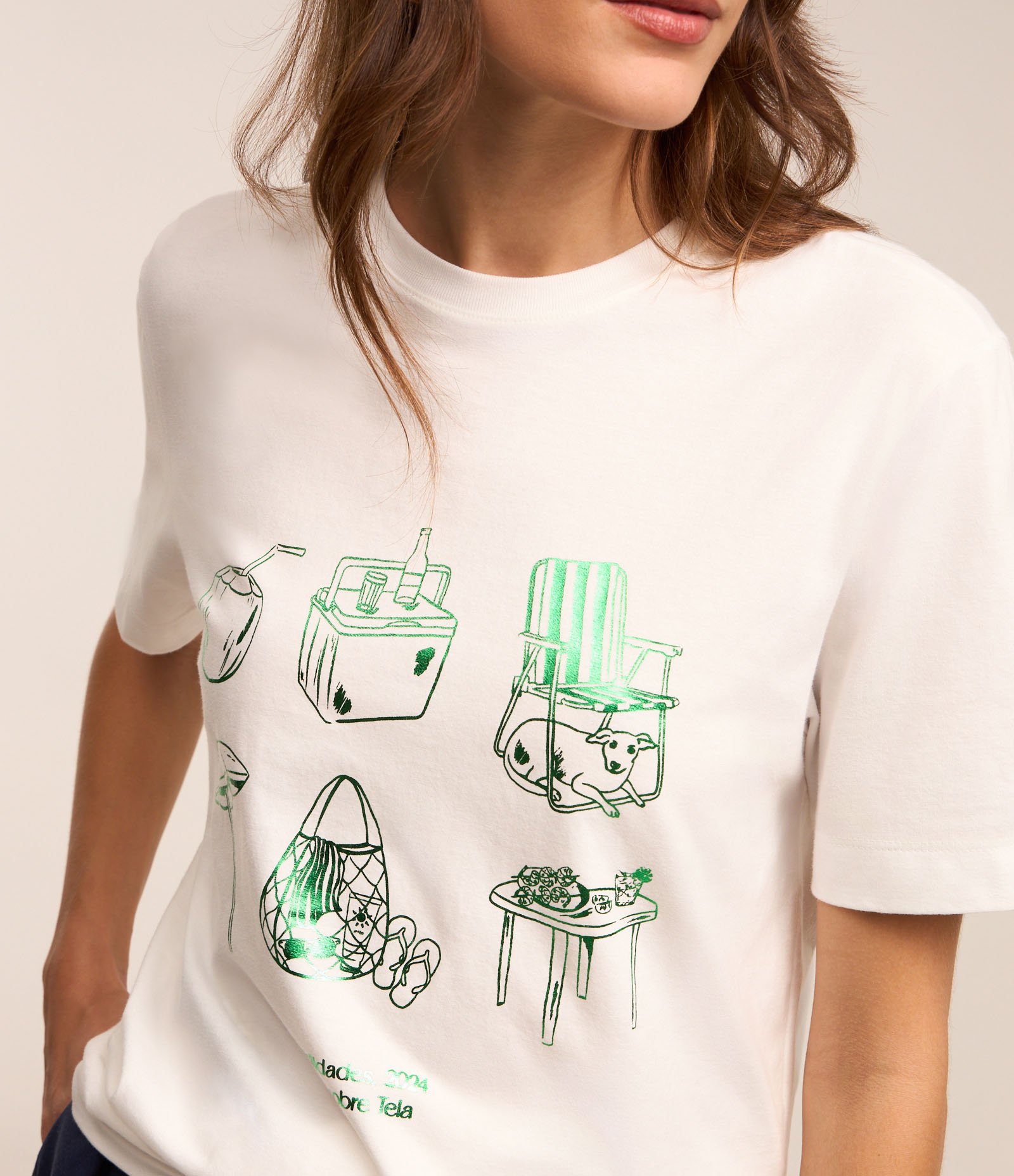Camiseta em Algodão com Estampa Brasilidades em Foil Branco Neve 1