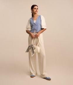 Calça Fluída em Viscose e Linho com Amarração no Cós