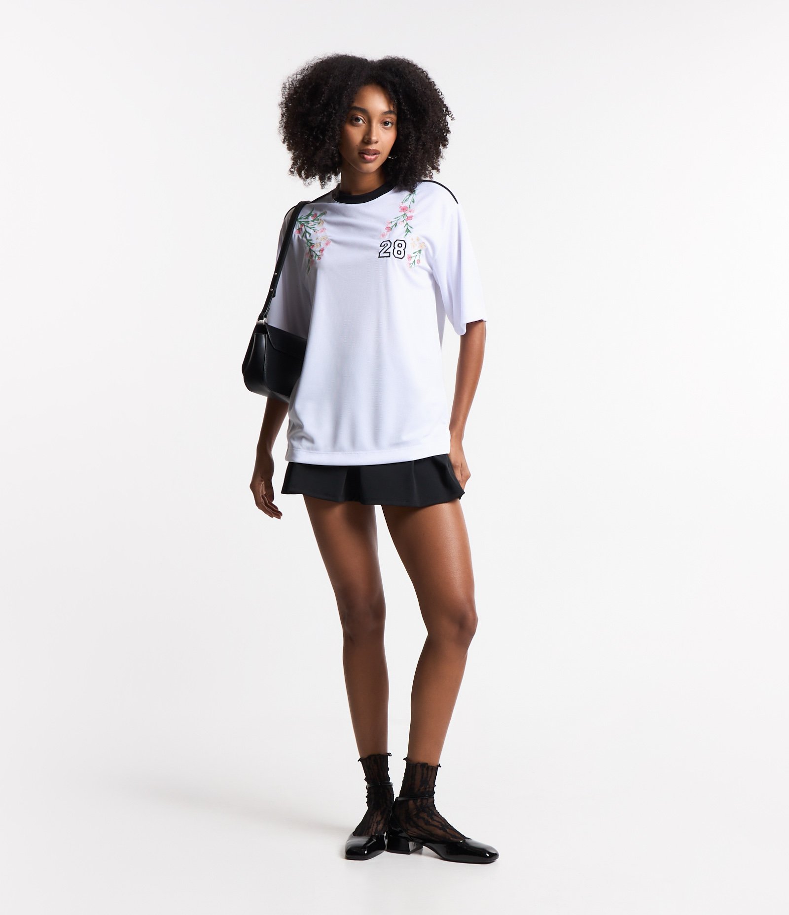 Blusa Esportiva em Tecnologia Dry com Bordado Floral e Numérico Branco 2