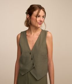 Colete Curto em Alfaiataria Assimétrico