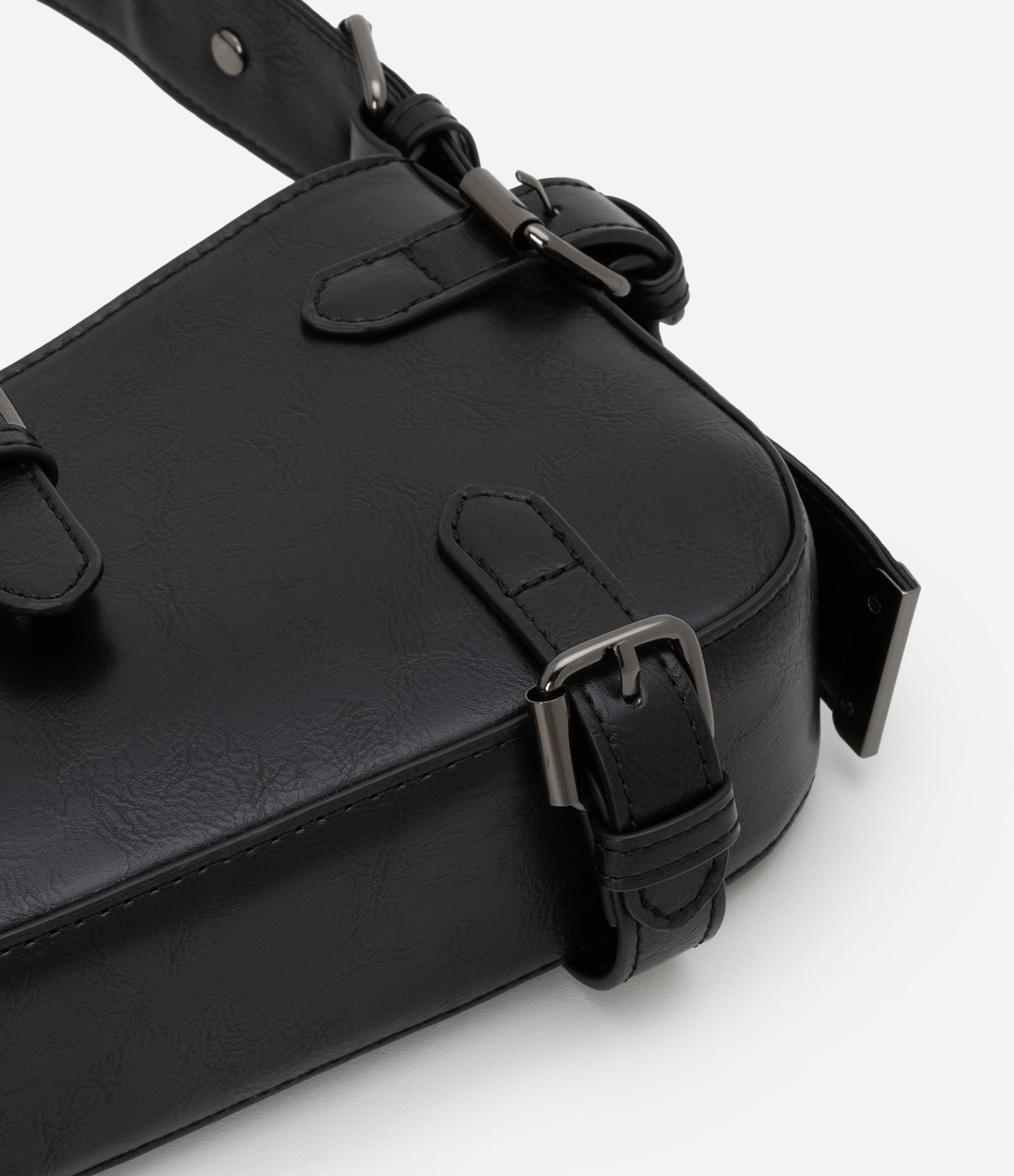 Bolsa Baguete Pequena em PU com Lapelas e Fivelas Preto 7
