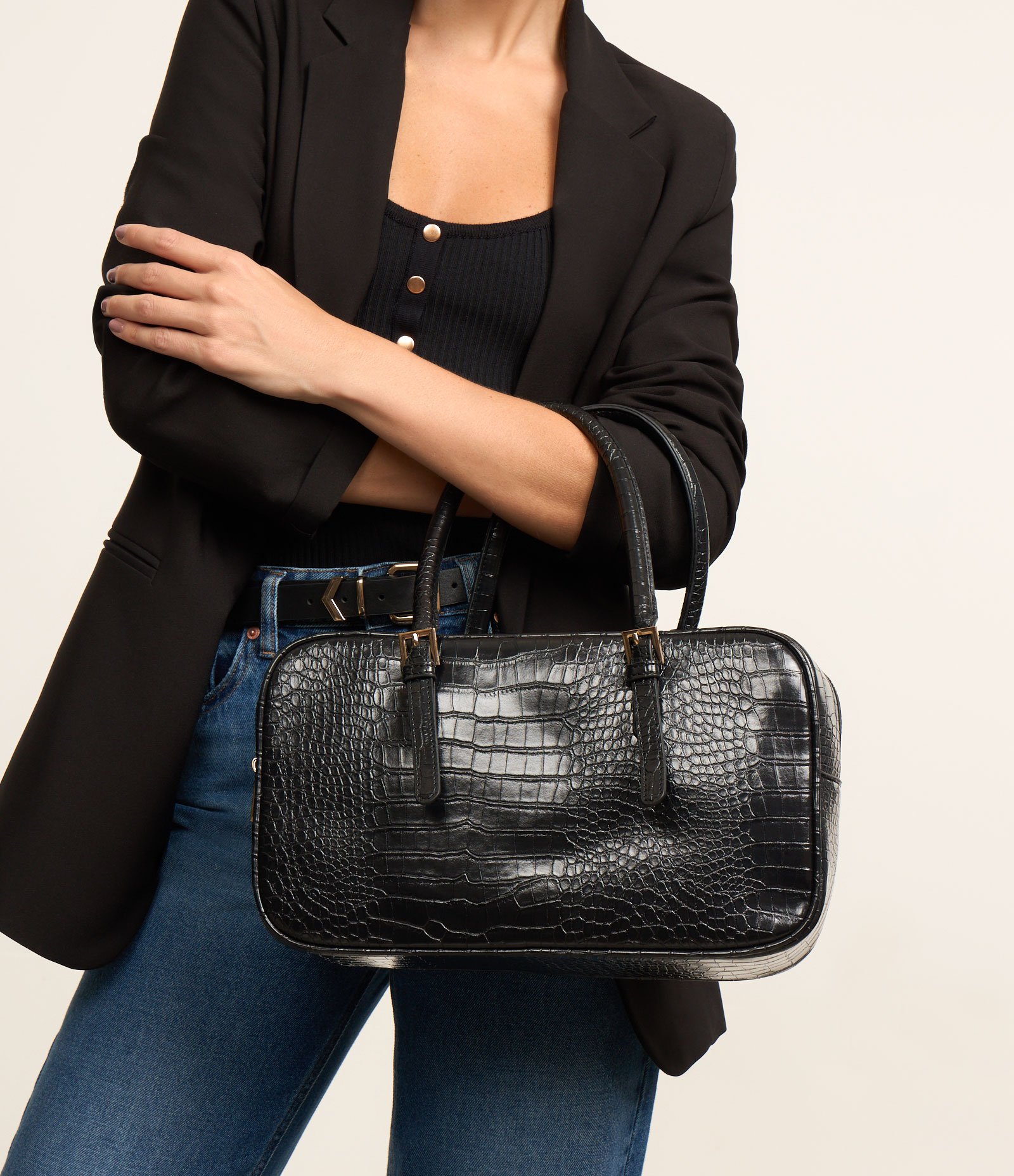 Bolsa Média em PU com Alça de Mão em Croco com Detalhe de Espelinho Preto 1