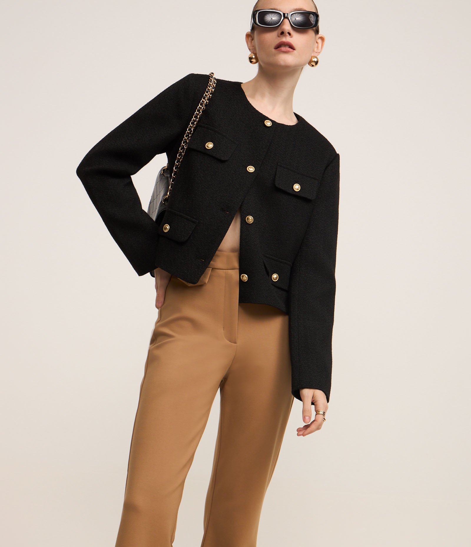 Calça Flare em Ponto Roma com Bolsinhos de Lapela Marrom 2