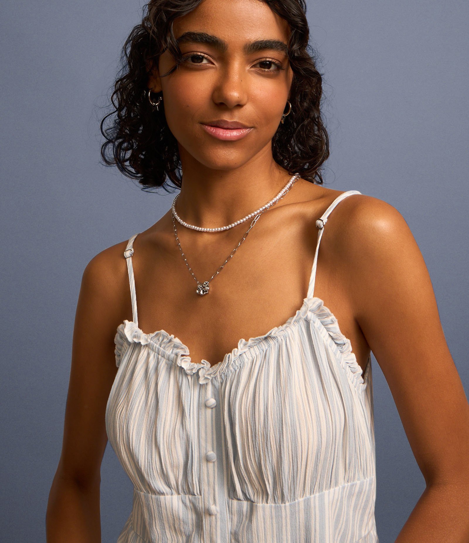 Vestido Curto Listrado em Viscose com Babados Azul 4