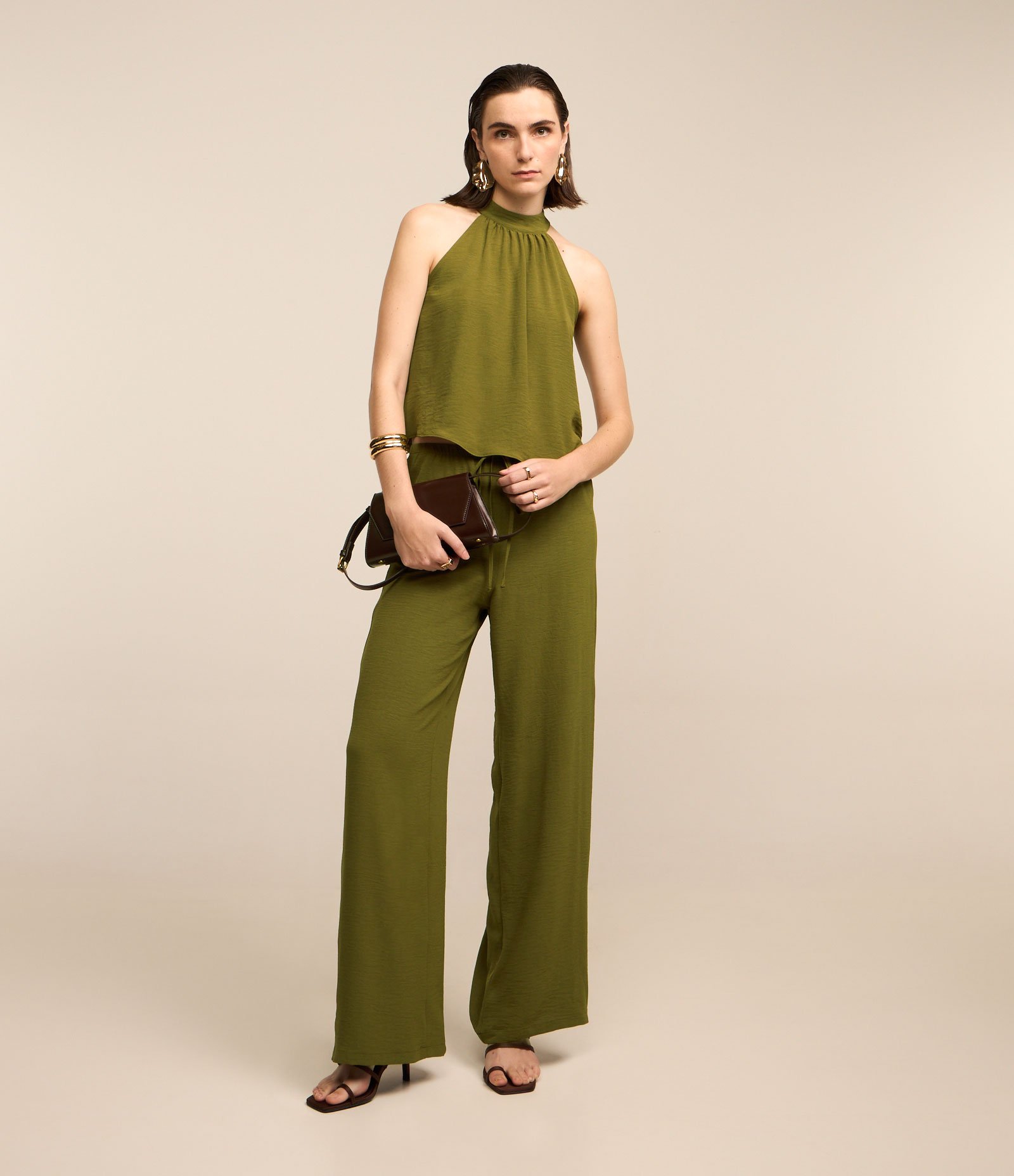Blusa em Crepe com Gola Halter e Amarração nas Costas Verde 3