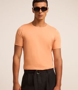 Camiseta Slim Básica em Algodão Peruano com Gola Redonda