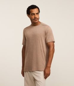 Camiseta Esportiva com Tecnologia Dry e Detalhes Refletivos