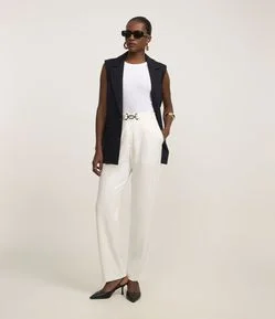 Calça Reta Cintura Alta com Fivela em Ponto Roma