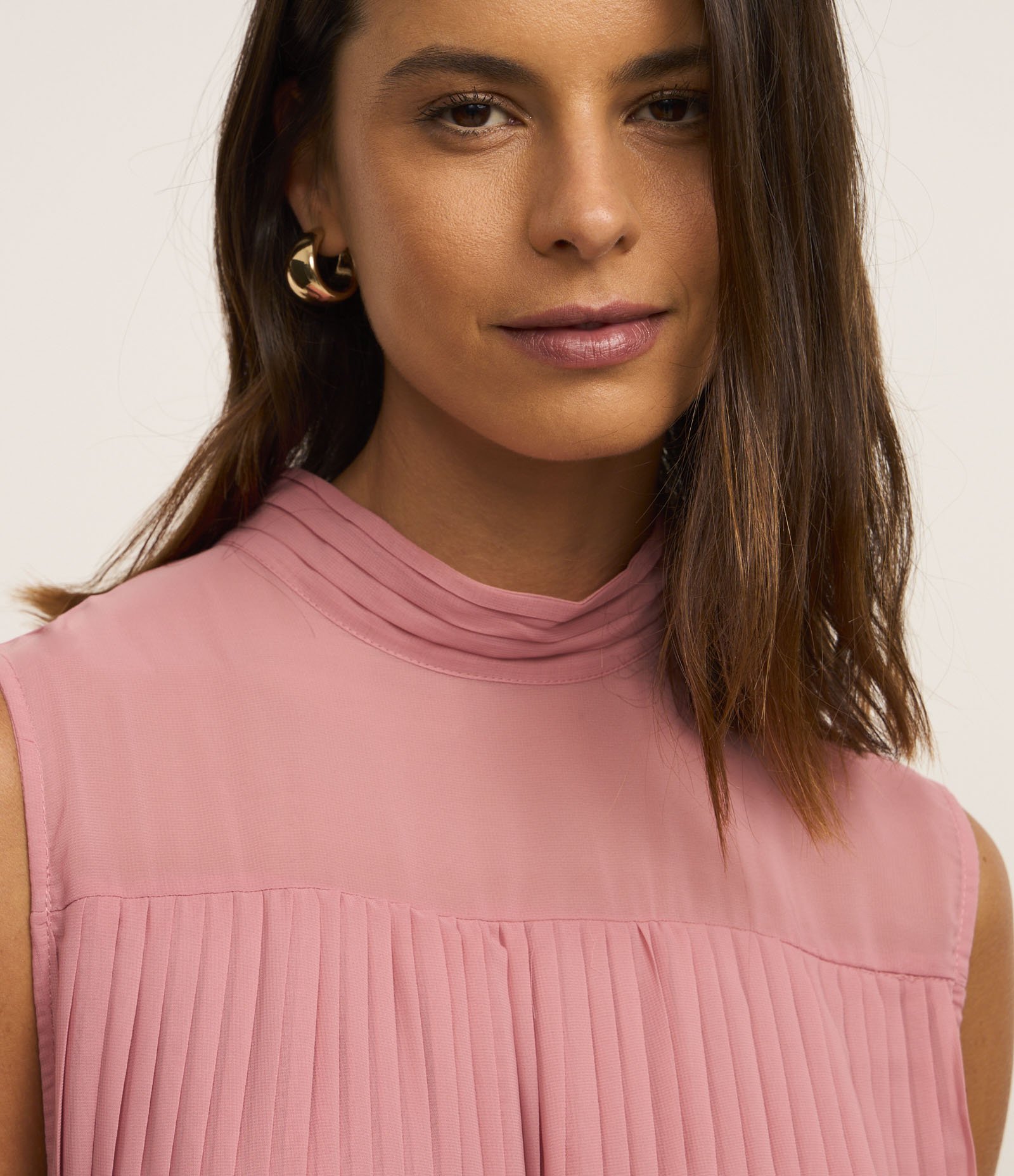 Macaquinho em Chiffon Plissado com Cinto de PU e Fivela de Metal Rosa 3