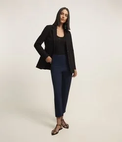 Calça Cenoura em Ponto Roma