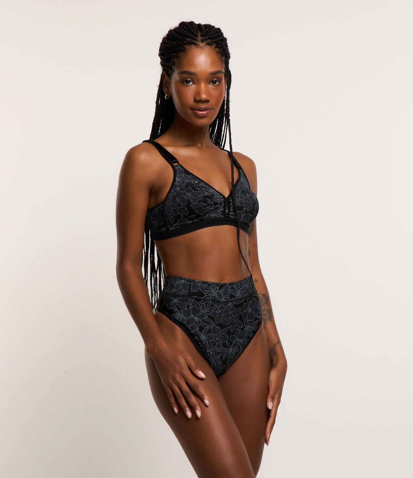 Sutiã sem Bojo e sem Aro em Microfibra com Estampa Floral De Millus Preto 2