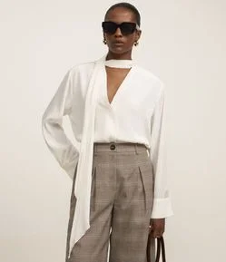 Blusa Office Wear Acetinada com Gola Laço