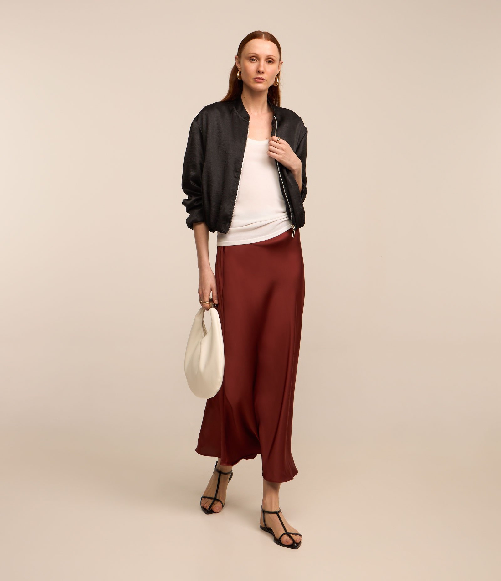 Saia Midi Evasê em Tecido Acetinado 1