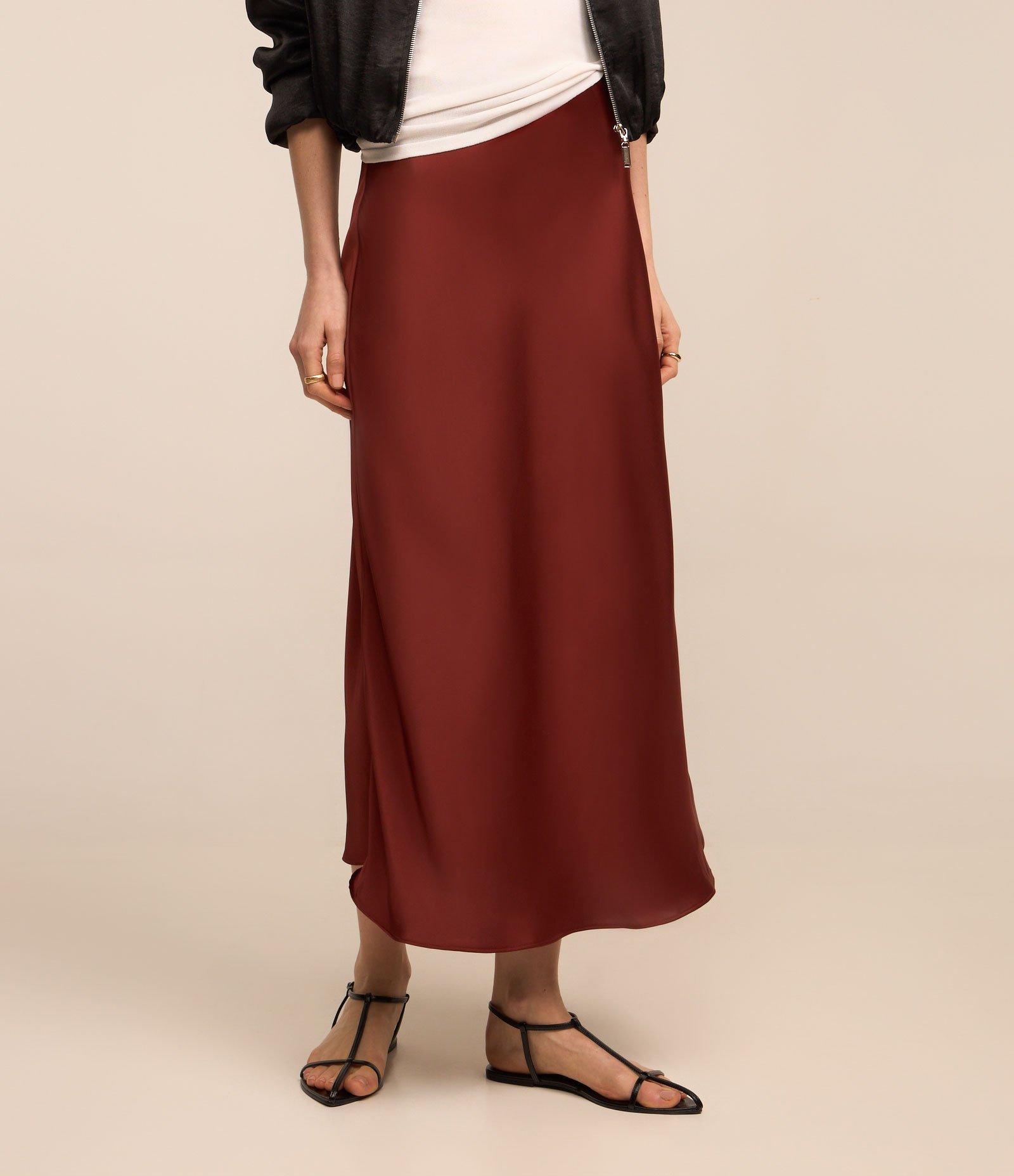 Saia Midi Evasê em Tecido Acetinado 2