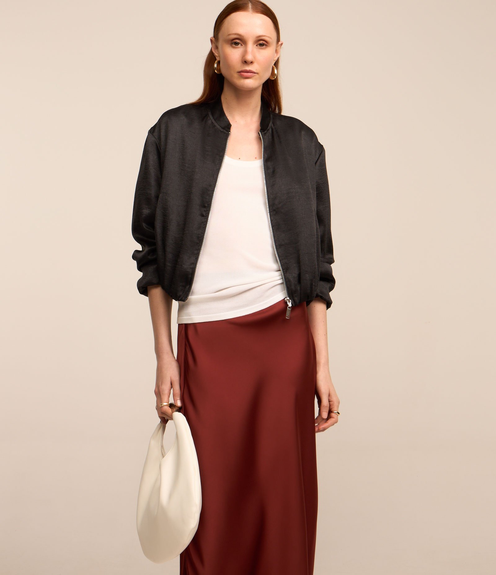 Saia Midi Evasê em Tecido Acetinado 3