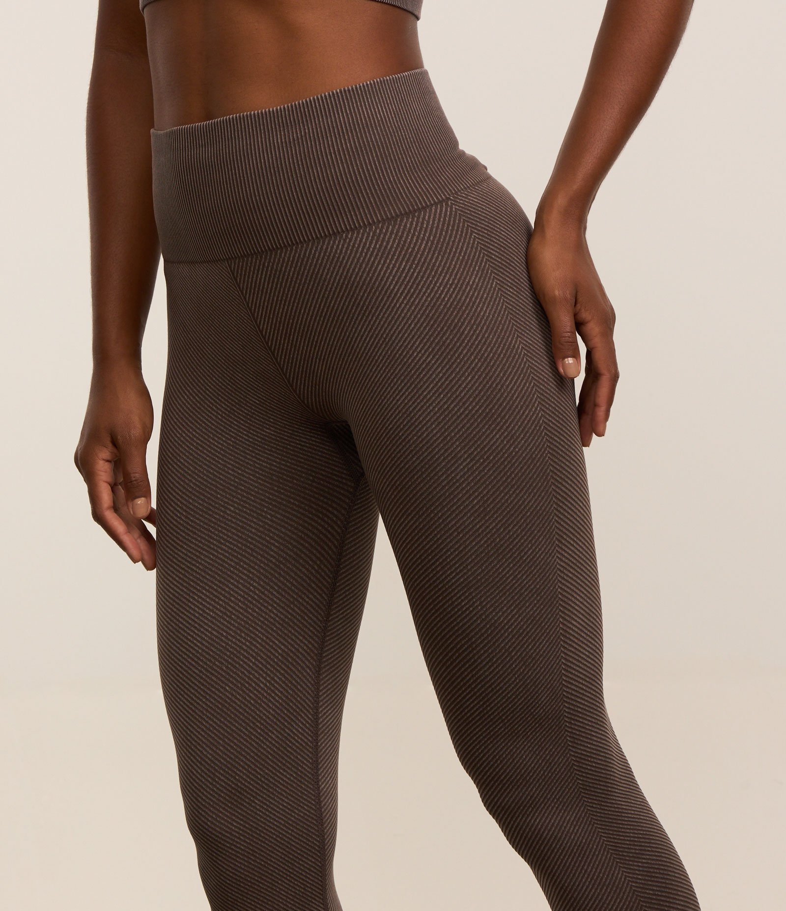Calça Legging Esportiva em Poliamida com Efeito Lavado Marrom 4