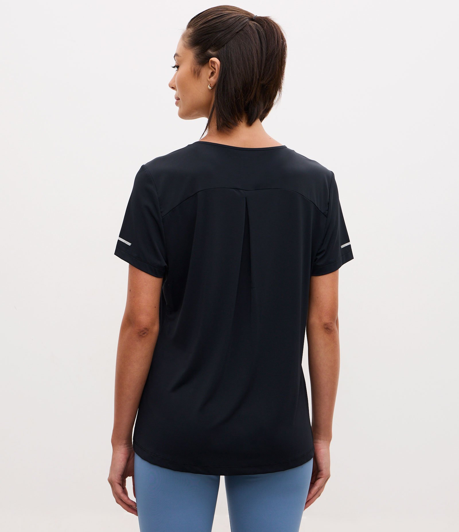 Camiseta Esportiva Regular Texturizada com Detalhe Refletivo Preto 4
