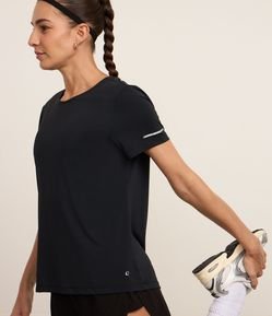 Camiseta Esportiva Regular Texturizada com Detalhe Refletivo
