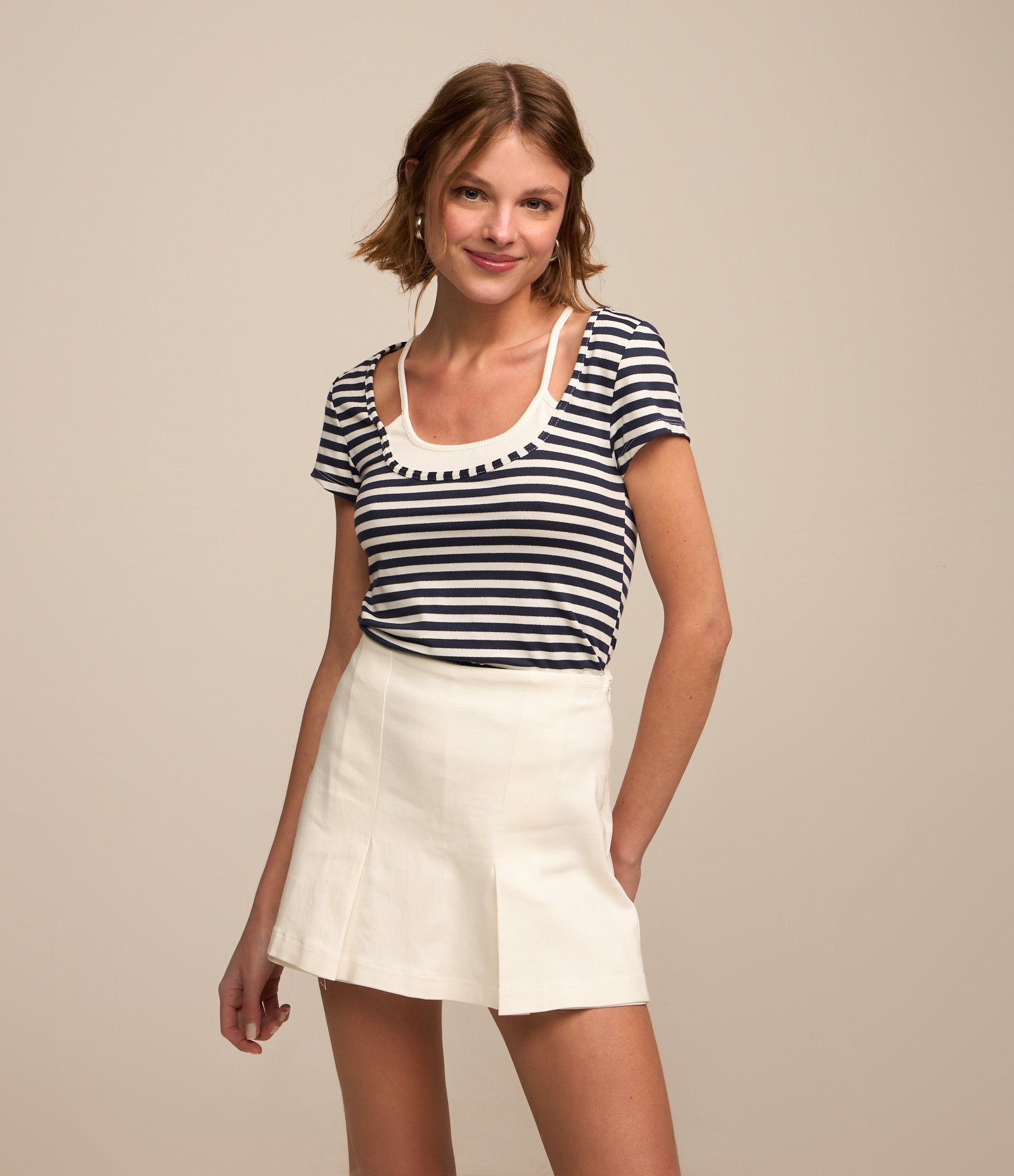 Short Saia Soltinho em Bengaline com Fendinha Branco 1