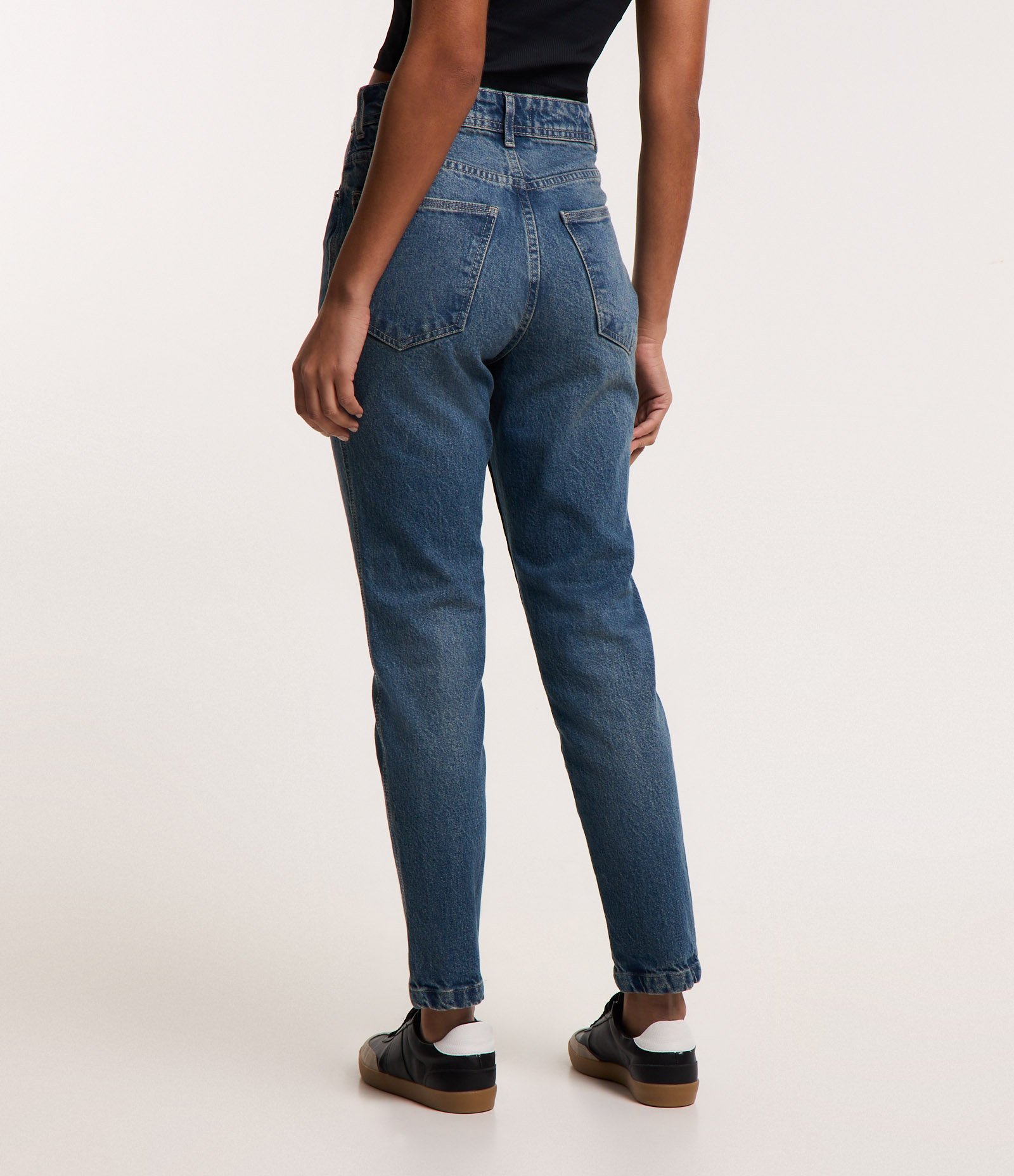 Calça Mom em Jeans Elastizado com Efeito Dirty Washed Azul Escuro 3