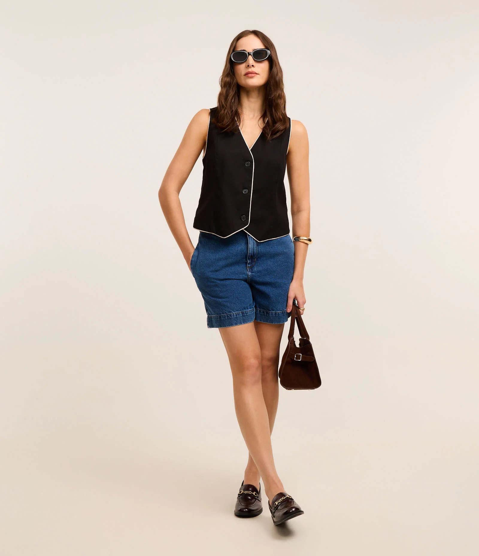 Bermuda Jeans com Botão Diferenciado e Bolso Azul Médio 1