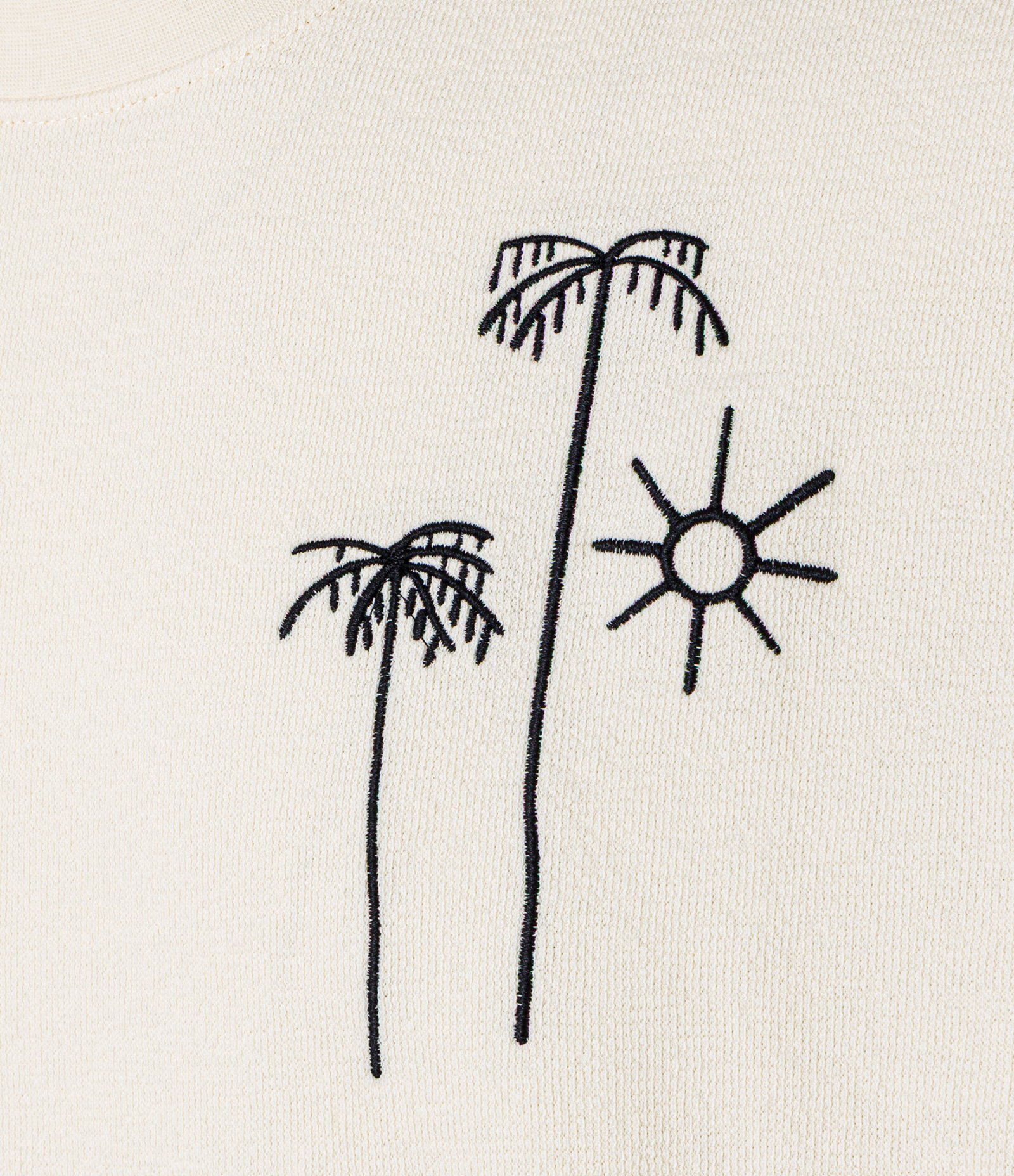 Camiseta Relaxed com Textura e Estampa Bordada de Coqueiros e Sol Bege 6