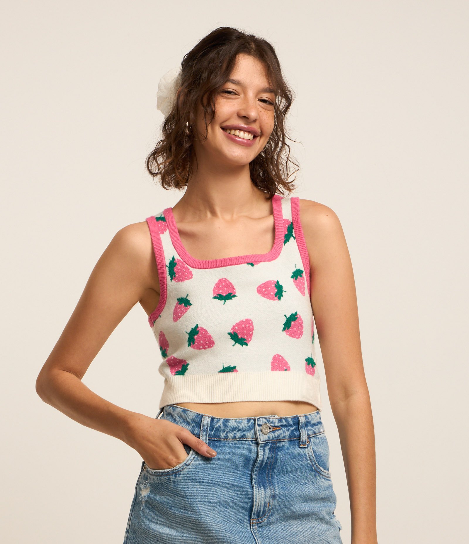 Regata em Tricô com Estampa de Moranguinhos Branco 1