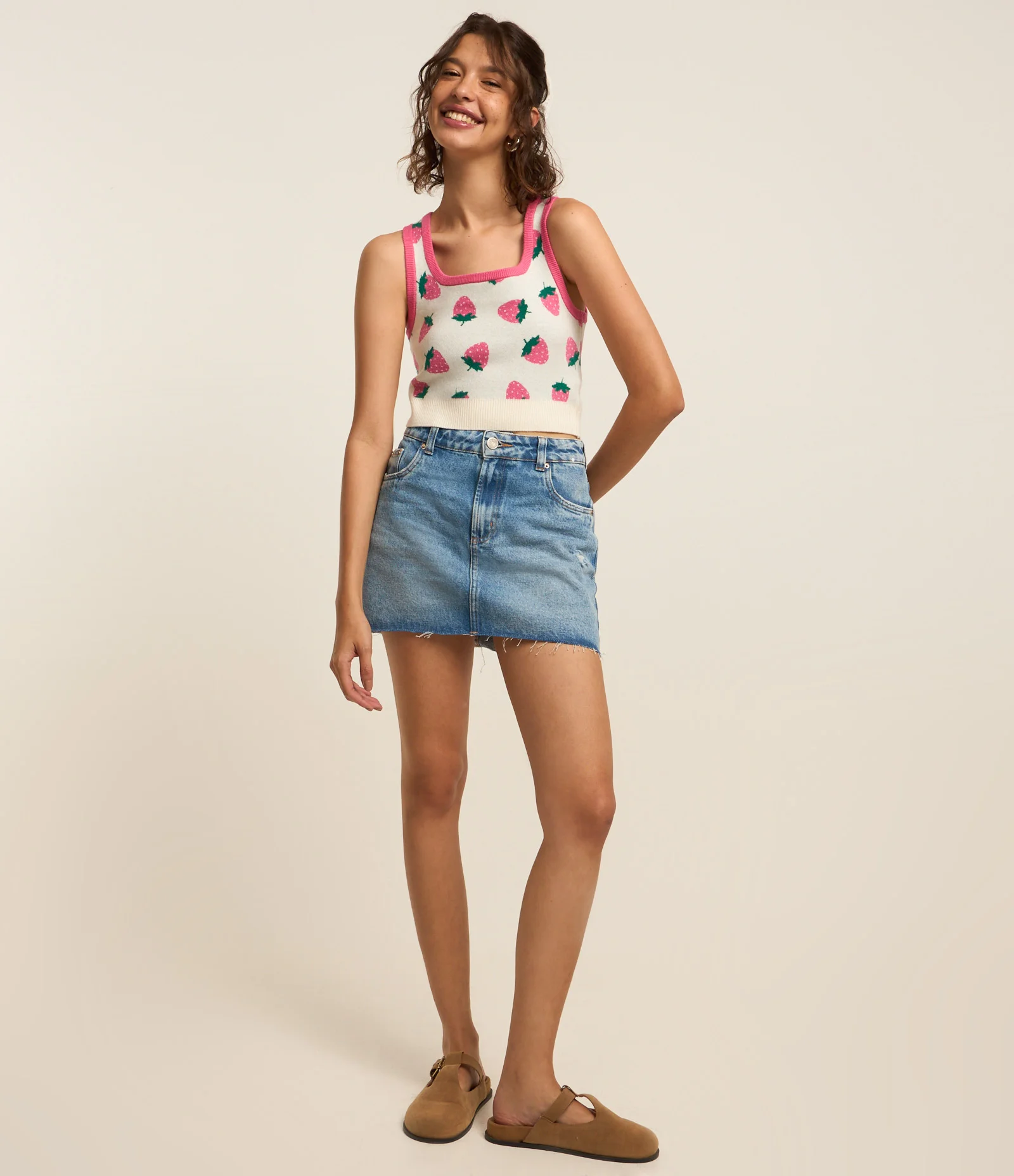 Regata em Tricô com Estampa de Moranguinhos Branco 2