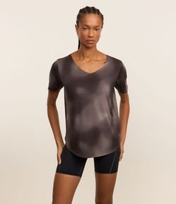 Camiseta em Microfibra Estampa Manchada