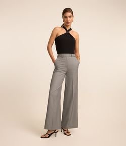 Calça Pantalona Alfaiatada com Passantes e Frisos