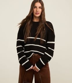 Suéter em Tricô com Cava Deslocada e Listras Horizontais