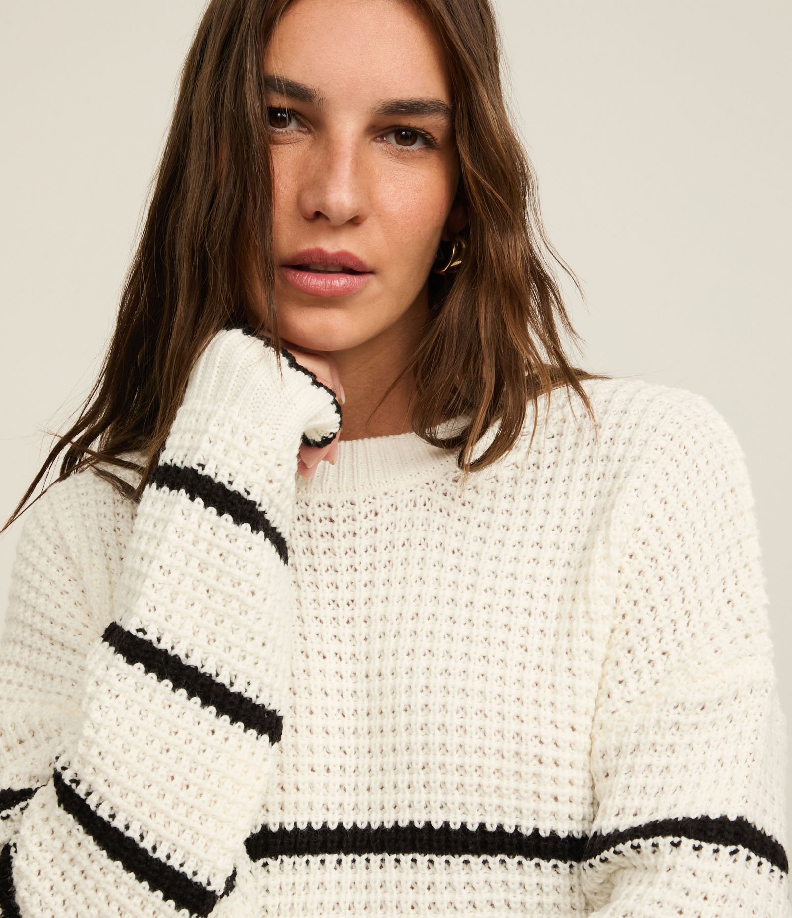 Suéter em Tricô com Cava Deslocada e Listras Horizontais Branco Neve 4