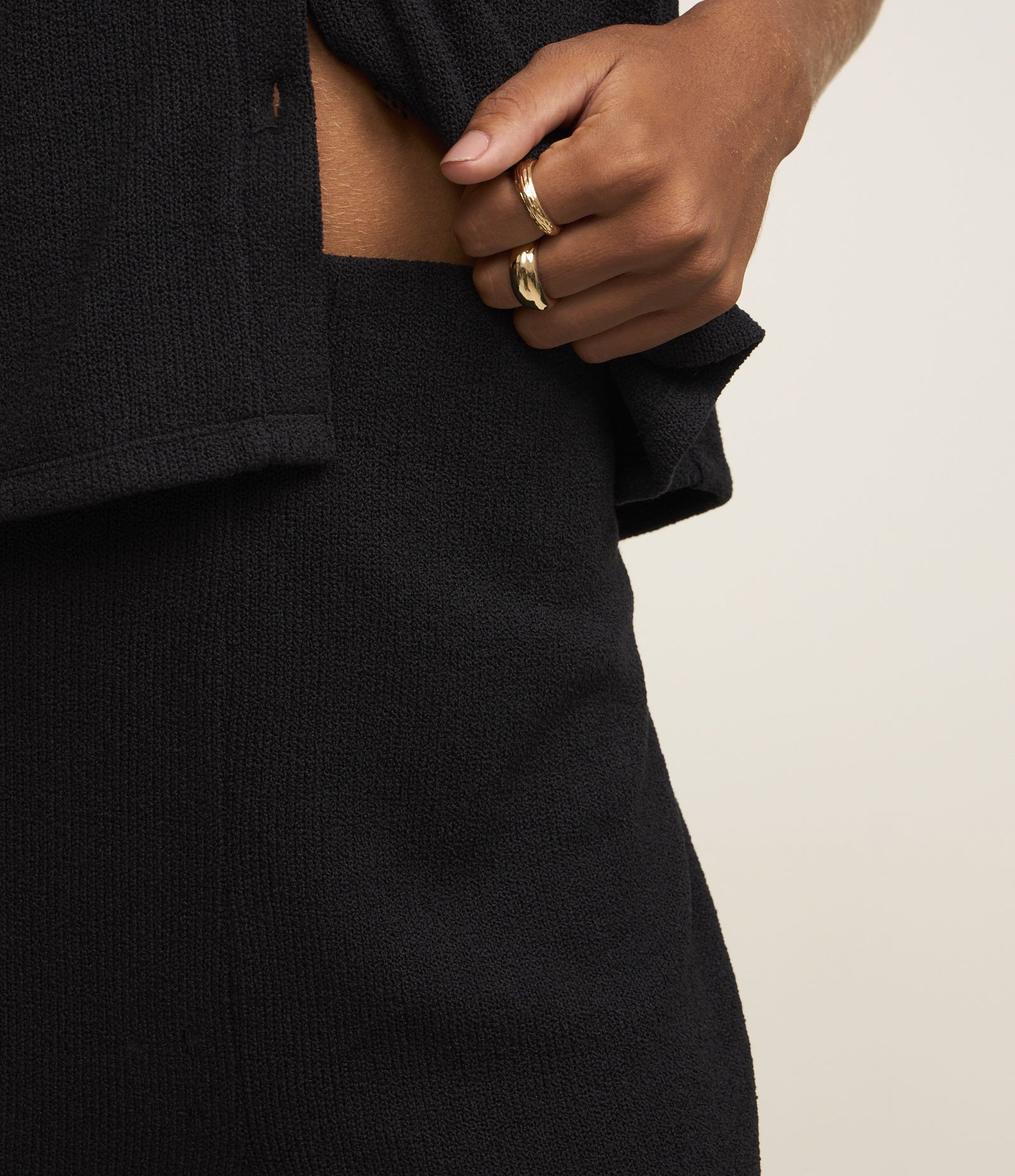 Calça Flare Texturizada com Cintura Alta Preto 4