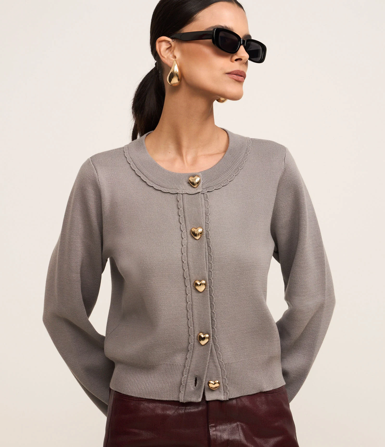 Cardigan Texturizado em Tricô com Botões de Coração Cinza 1